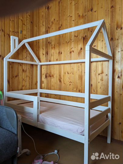 Детская кроватка RooRoom Домик 140х70