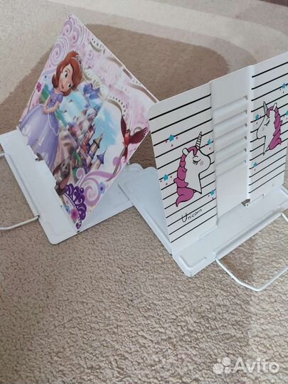 Подставка для книг за 1 шт. 150 р