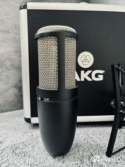 Микрофон AKG P420