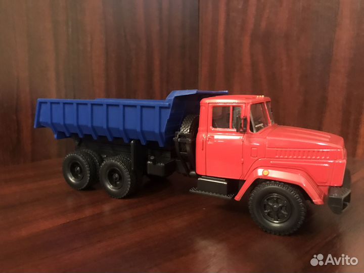 Модель грузовика 1-43 краз-6510