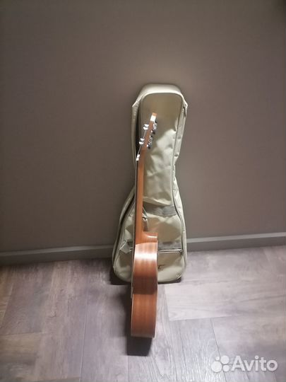 Укулеле баритон фирмы flight