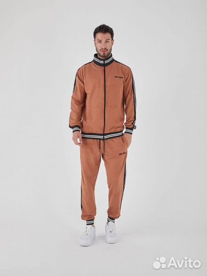 Мужской спортивный костюм