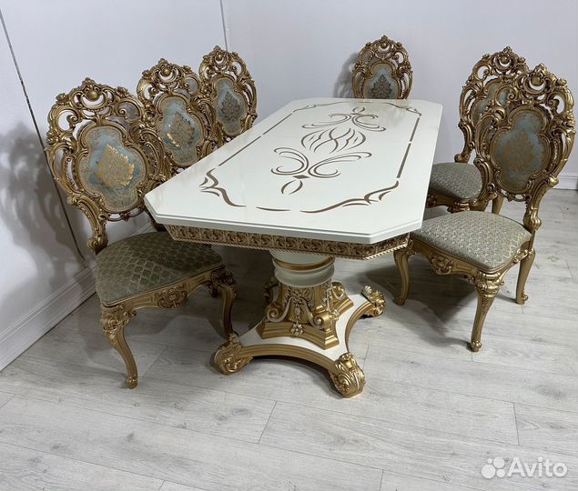 Стол и стулья