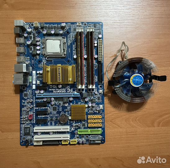 Материнская плата с процессором и памятью