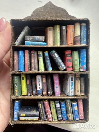 Шкаф книжный миниатюра