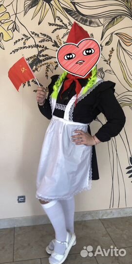 Костюм школьницы и пионерская атрибутика