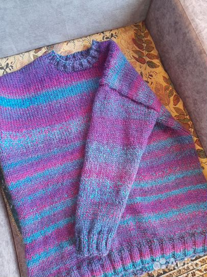 Продаётся свитер женский