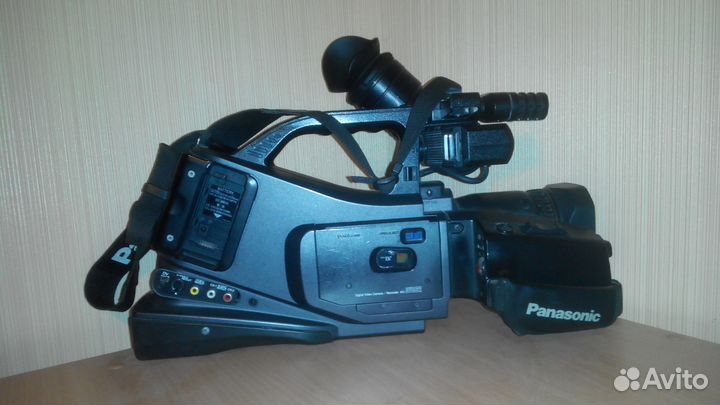 Продам видеокамеру Panasonic AG-DVC62