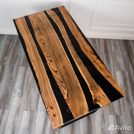 Кухонный стол из эпоксидной смолы и дерева