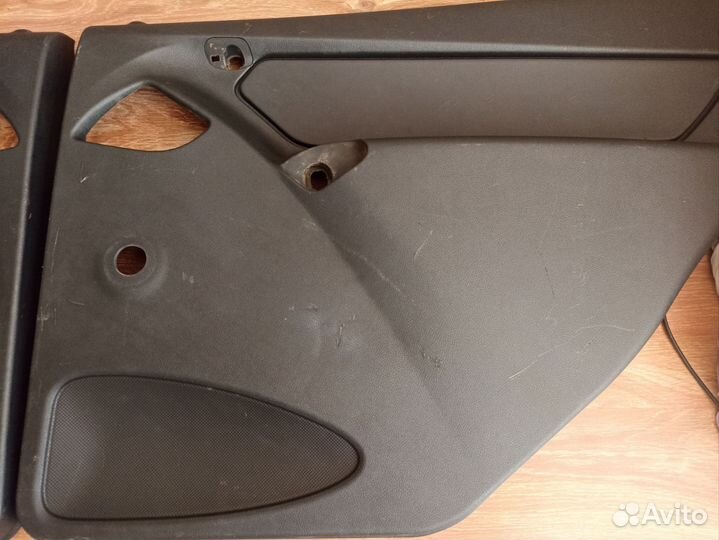 Обшивка задних дверей