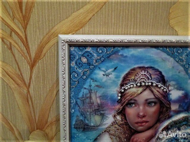 Картина русалка частично вышита бисером