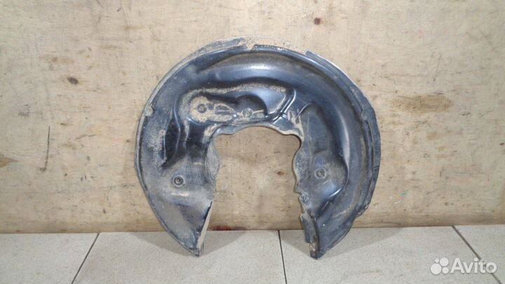 Щит опорный задний правый VW Tiguan 1