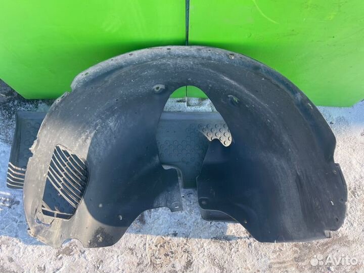 Подкрылок передний левый Volkswagen Touareg 3.2