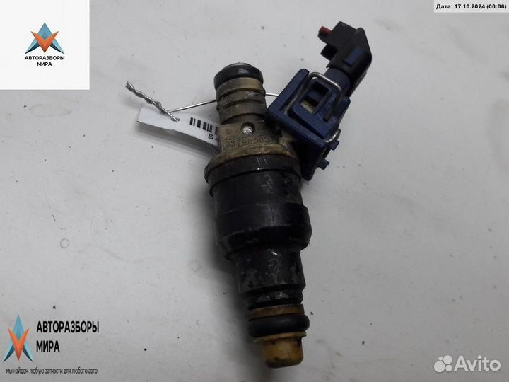 Форсунка Volkswagen Passat B4 1995 037906031J