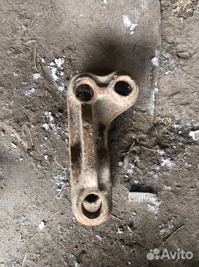 Серьга прицепная дт-75, Т-150