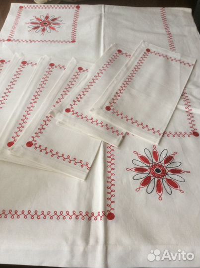 Скатерть с салфетками новая с вышивкой праздничная