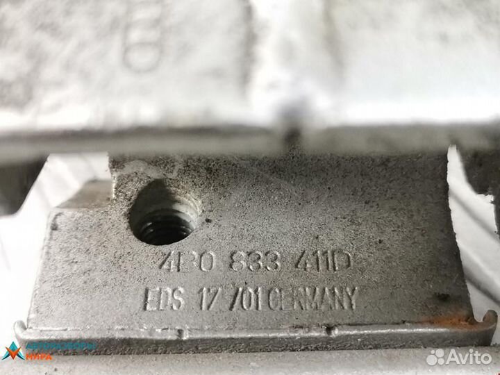 Петля двери Skoda Octavia (A4) рест. 2001