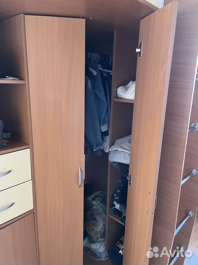 Детская кровать чердак со столом и шкафом