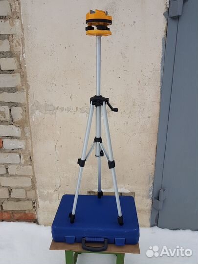 Штатив для линейки-лайзера в кейсе. новый