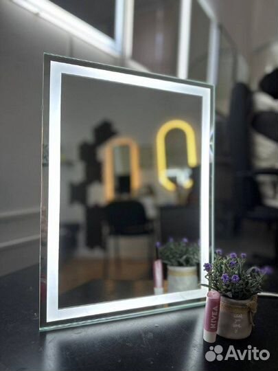 Зеркало настольное с подсветкой