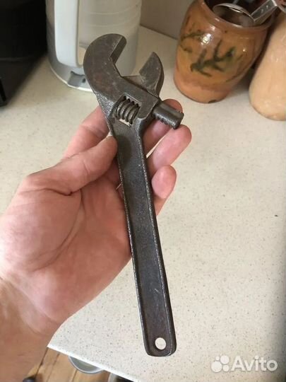 Старинный разводной ключ