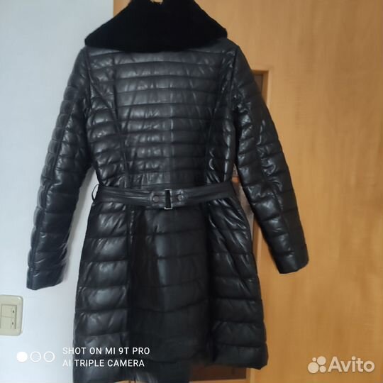 Женский кожаный пуховик