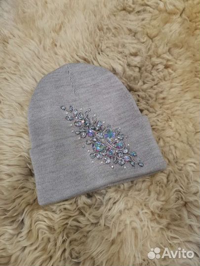 Шапка женская с декором