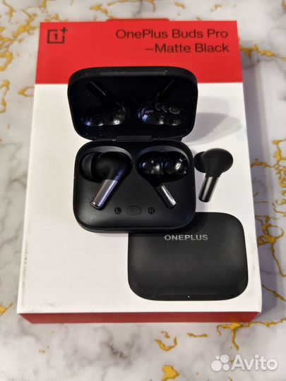 Наушники OnePlus buds pro левый + кейс