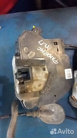 Замок двери передний правый fluence megane 3