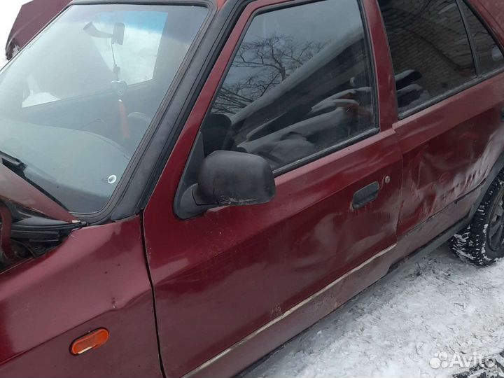 Передняя левая дверь Skoda Felicia