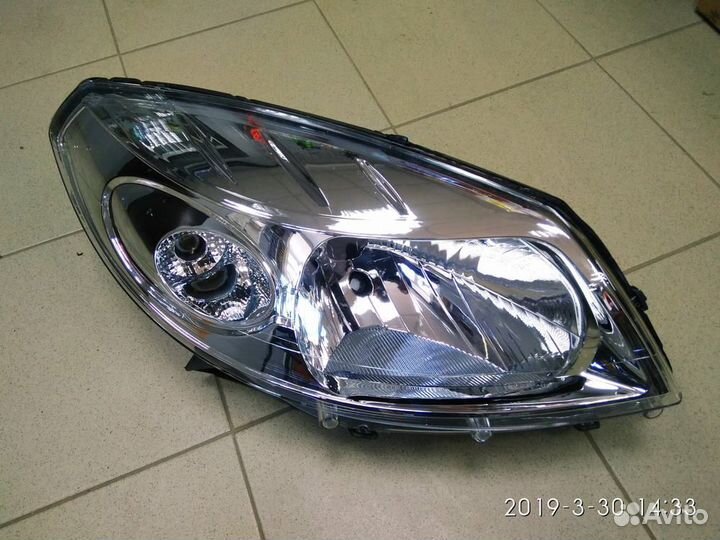 Фара правая хром renault sandero 2008-2014