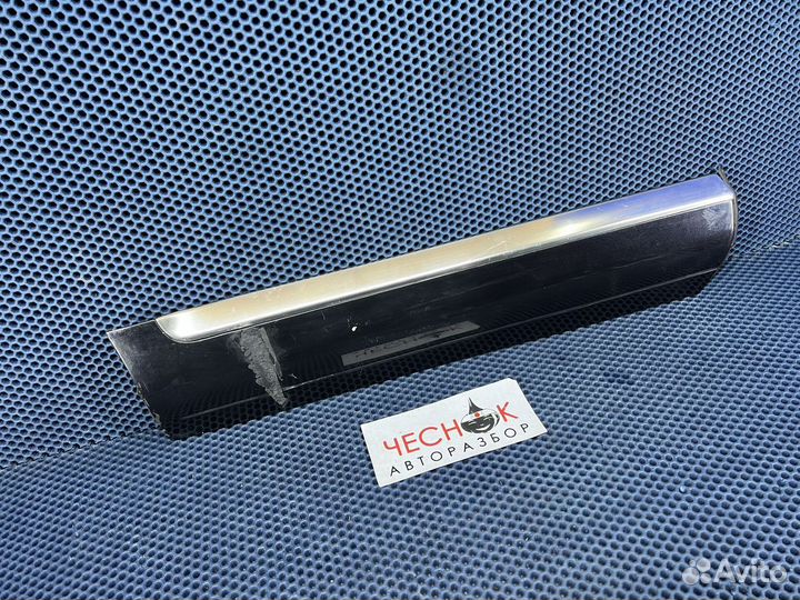 Молдинг задней правой двери VW Touareg 2002-2010