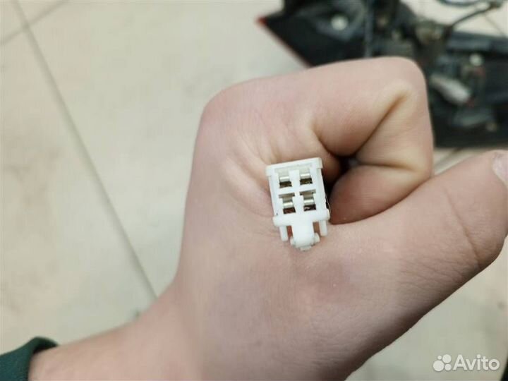 Фонарь задний наружный левый Toyota Camry XV70 20