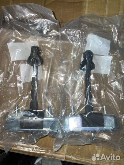 Ограничитель двери пер/ зад Toyota Corolla 150/180