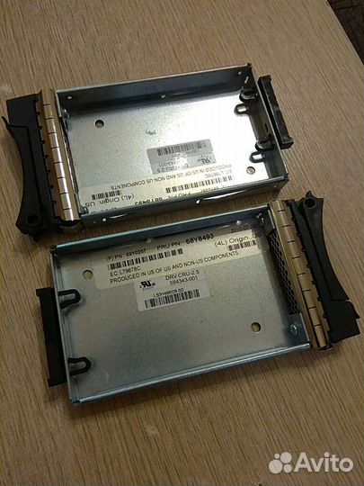 Заглушка для SAS/SATA 2,5. 68Y8493
