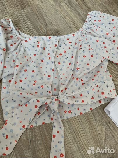 Топы летние женские в цветочек и белый
