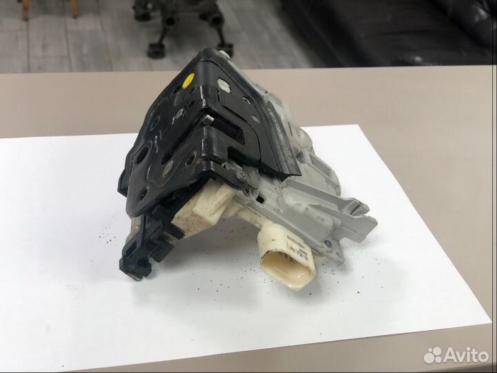 Замок двери задний левый Ауди А6 С7 4G0839015