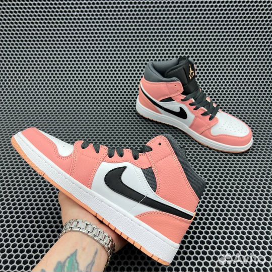 Кроссовки Nike Air Jordan 1 Mid Pink Quartz