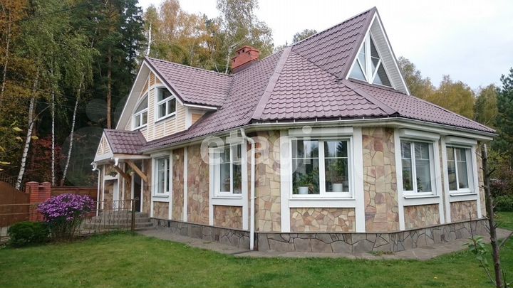 Дом 278 м² на участке 7,2 сот.