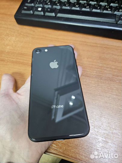 Телефон iPhone 8 64 gb