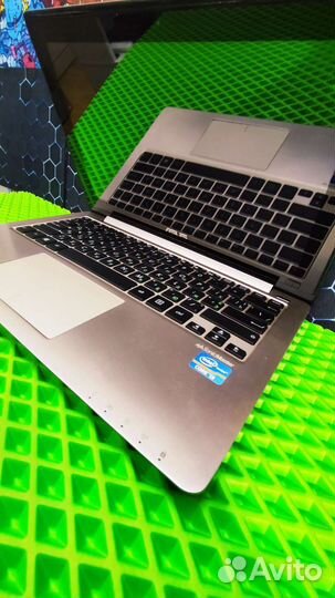 Мини ноутбук i3. Металличекий корпус