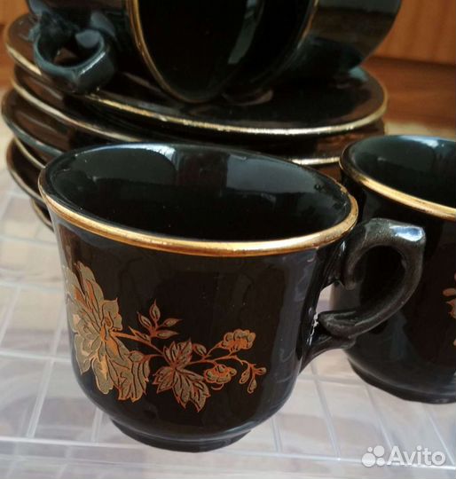 Набор кофейных чашек с блюдцами