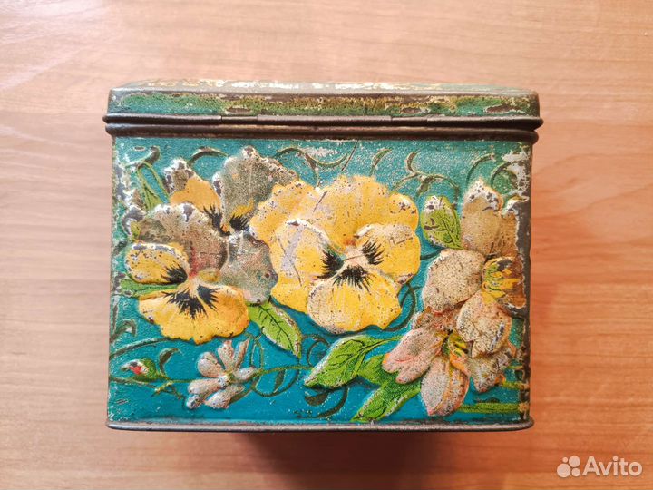 Жестяная банка из под чая В.Высоцкий и К