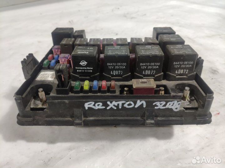 Блок предохранителей Ssang Yong Rexton 2001-2006
