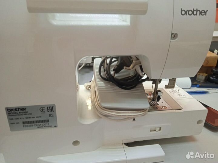 Швейно-вышивальная машина Brother innov-'IS 950