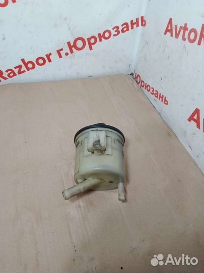 Бачок гур Nissan Presage U30