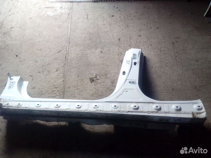 Порог со стойкой правый левый для Хундай Ай 40