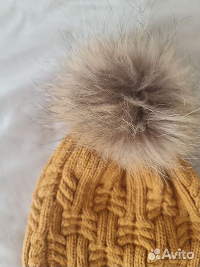 Шапка женская с меховым помпоном