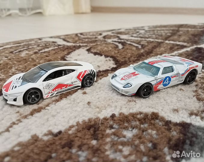 Hot wheels Acura NSX и Ford GT-40
