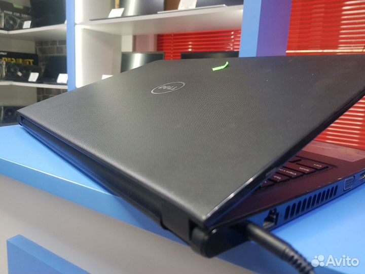 Ноутбук Dell i3-6006u 6gb SSD120gb HD 8570m